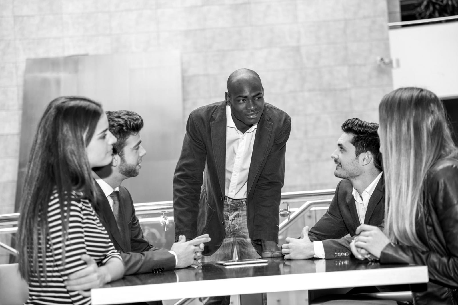 Session de formation en finance d'entreprise avec analyse de tableaux financiers